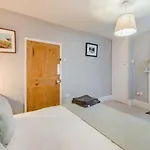 3 Bed In Robin Hoods Bay Oc-s33129 * Robin Hood's Bay