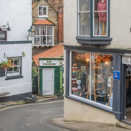 3 Bed In Robin Hoods Bay Oc-s33129 *