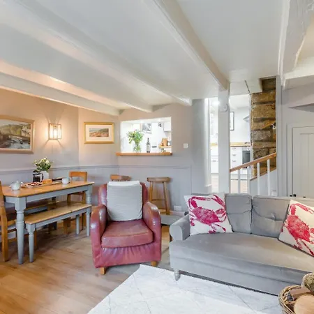 3 Bed In Robin Hoods Bay Oc-s33129 *