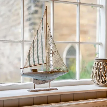 3 Bed In Robin Hoods Bay Oc-s33129