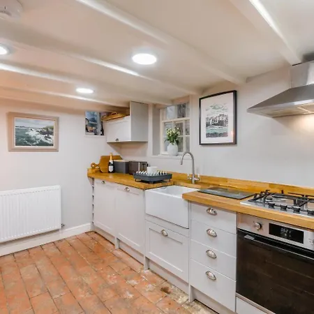 3 Bed In Robin Hoods Bay Oc-s33129 מפרץ רובין הוד