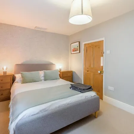 3 Bed In Robin Hoods Bay Oc-s33129