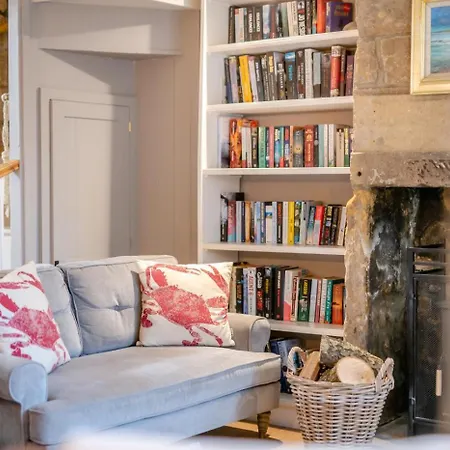 3 Bed In Robin Hoods Bay Oc-s33129 *