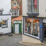 3 Bed In Robin Hoods Bay Oc-s33129 *