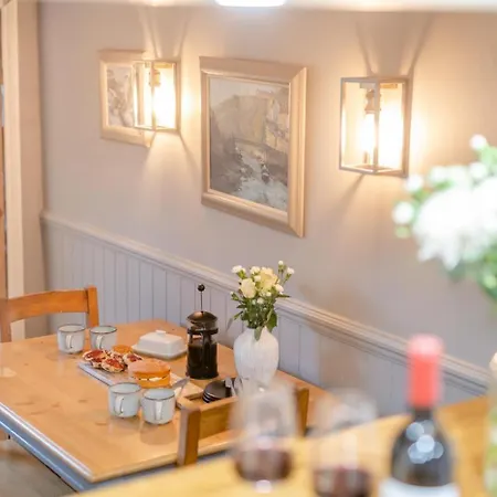 3 Bed In Robin Hoods Bay Oc-s33129 *